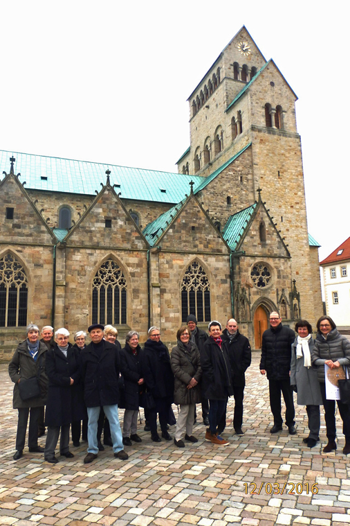 Gruppe vor dem Dom
